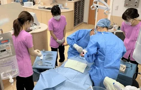 静脈内鎮静法下でのインプラント埋入手術