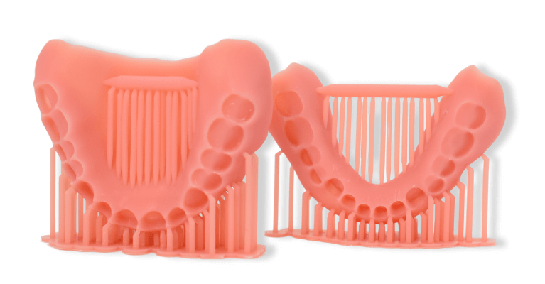 保険適用になった3次元プリント有床義歯、成形直後の写真