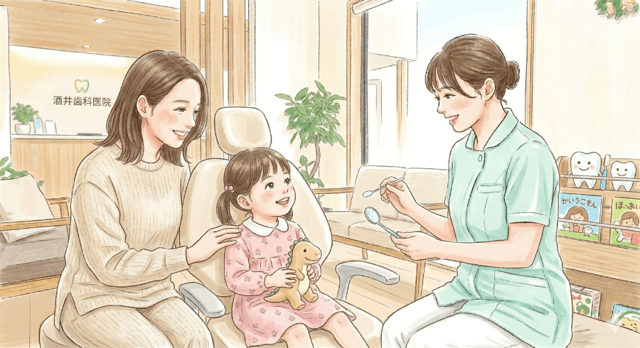 小さな子供が歯科診療チェアに座り歯科衛生士と笑顔で触れ合いながらフッ素塗布の説明を受けている様子